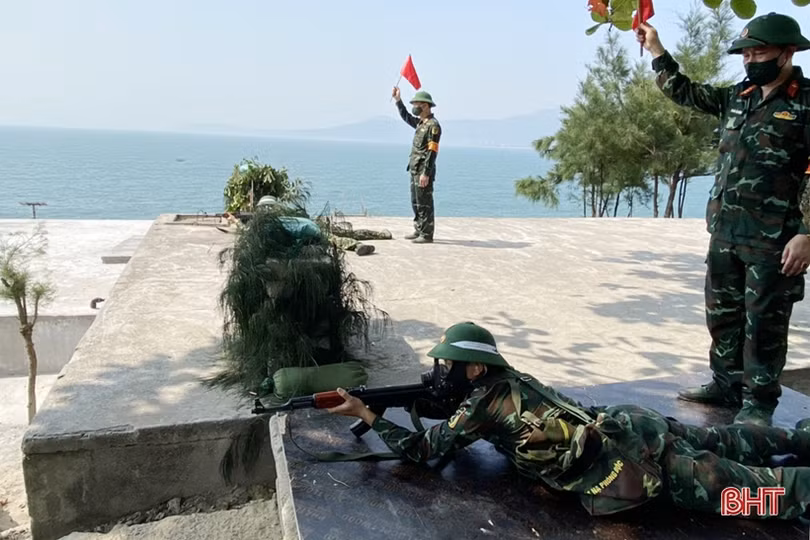 Phân đội Đảo Sơn Dương thực hành tốt bắn đạn thật