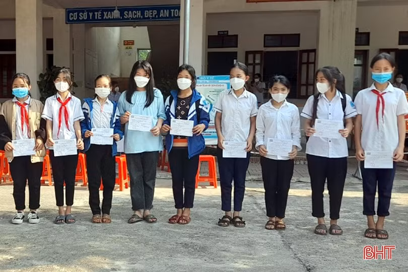 Các địa phương ở Hà Tĩnh tiêm phòng COVID-19 cho học sinh 11 tuổi