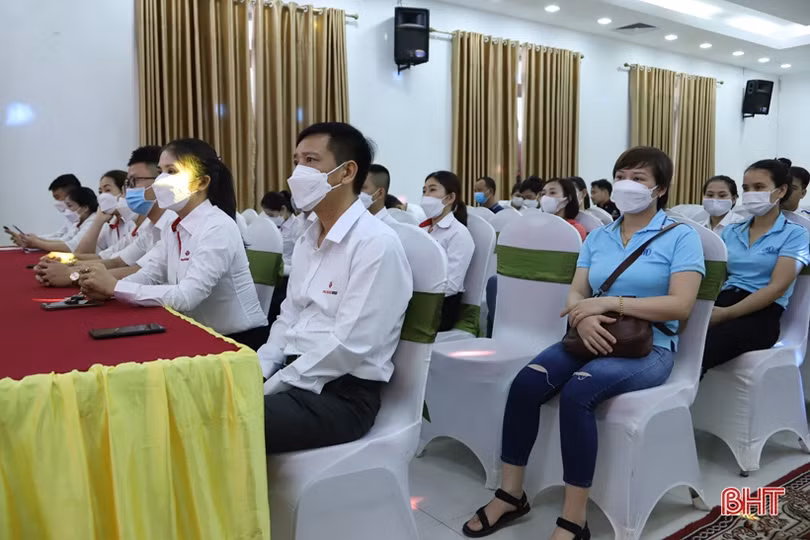 Các ngành, địa phương Hà Tĩnh tôn vinh doanh nghiệp, người lao động tiêu biểu