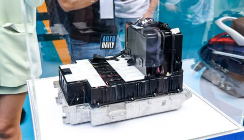 Cận cảnh VinFast Klara S 2022 giá 36,9 triệu, đi 194 km/lần sạc