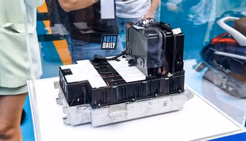 Cận cảnh VinFast Klara S 2022 giá 36,9 triệu, đi 194 km/lần sạc