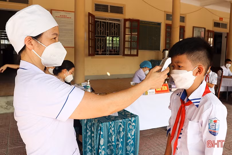 Các địa phương ở Hà Tĩnh tiêm phòng COVID-19 cho học sinh 11 tuổi