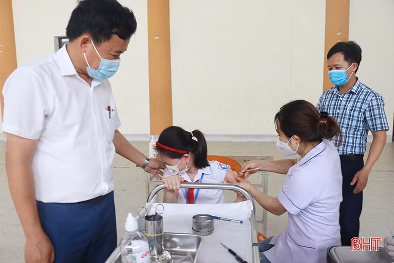 Các địa phương ở Hà Tĩnh tiêm phòng COVID-19 cho học sinh 11 tuổi