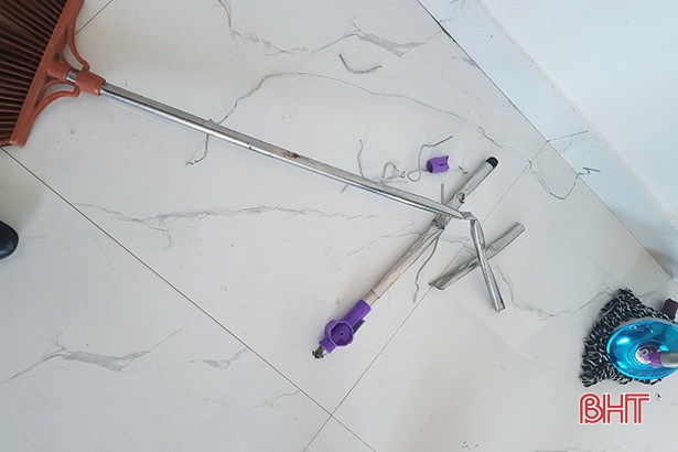 Khởi tố dì ruột dùng cán chổi đánh cháu gái ở Cẩm Xuyên