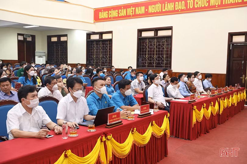 Các ngành, địa phương Hà Tĩnh tôn vinh doanh nghiệp, người lao động tiêu biểu