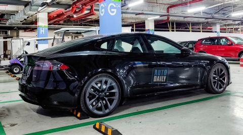 Cận cảnh xe điện 1.020 mã lực Tesla Model S Plaid tại Việt Nam
