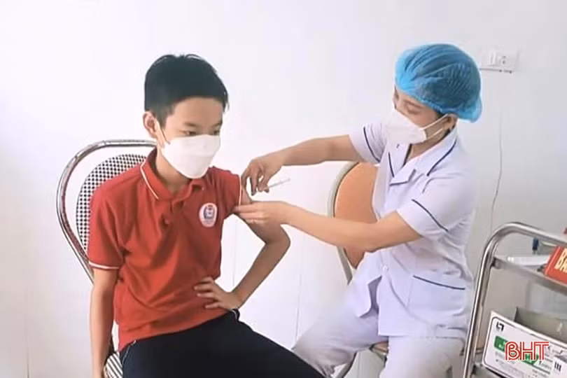 Các địa phương ở Hà Tĩnh tiêm phòng COVID-19 cho học sinh 11 tuổi