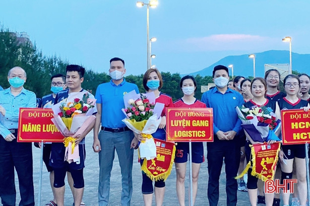 Formosa Hà Tĩnh khai mạc giải bóng chuyền nam, nữ công nhân lao động