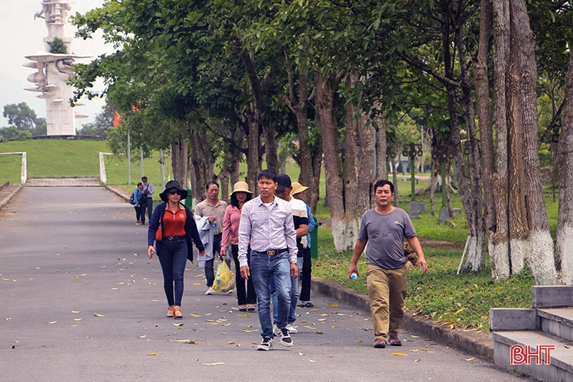 Du khách muôn phương đến tri ân tại Khu di tích Ngã ba Đồng Lộc