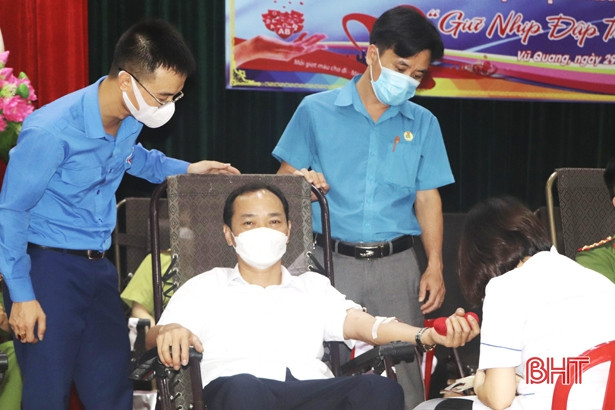 Ngày hội hiến máu nhân đạo ở Vũ Quang thu về 140 đơn vị máu