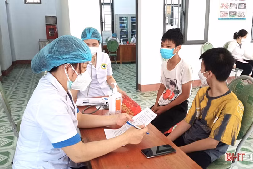 Các địa phương ở Hà Tĩnh tiêm phòng COVID-19 cho học sinh 11 tuổi