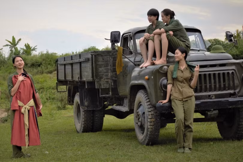 Xem phim “Bình minh đỏ”: “Đất nước mình nhiều điều giản dị”