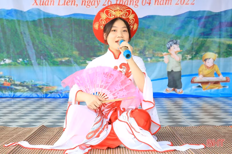 Ấn tượng chương trình sinh hoạt CLB Dân ca ví, giặm của Trường THCS Hoa Liên