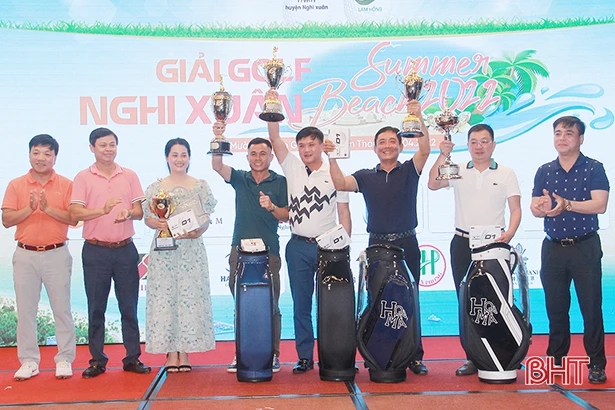Quyên góp 300 triệu đồng gây quỹ từ thiện từ Giải Golf Nghi Xuân “Summer beach 2022”