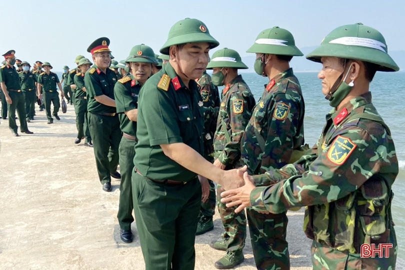 Phân đội Đảo Sơn Dương thực hành tốt bắn đạn thật