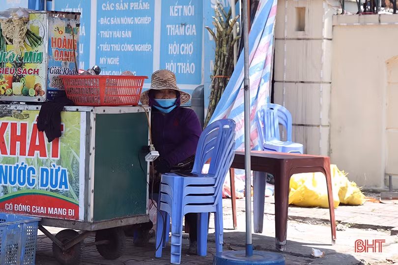 Mưu sinh dưới nắng gắt đầu hè ở Hà Tĩnh