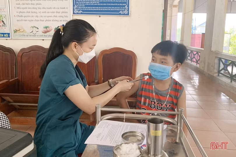Các địa phương ở Hà Tĩnh tiêm phòng COVID-19 cho học sinh 11 tuổi