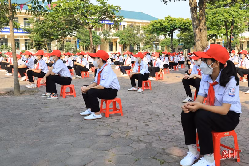 Ấn tượng chương trình sinh hoạt CLB Dân ca ví, giặm của Trường THCS Hoa Liên