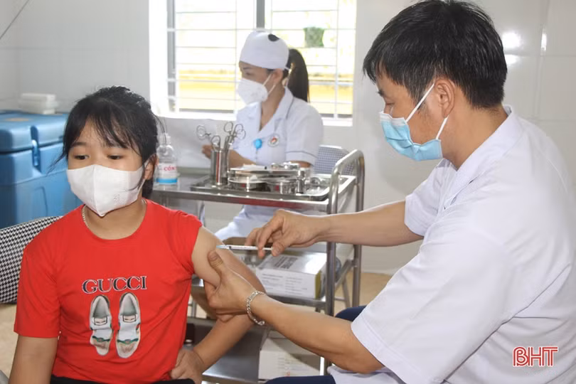 Các địa phương ở Hà Tĩnh tiêm phòng COVID-19 cho học sinh 11 tuổi