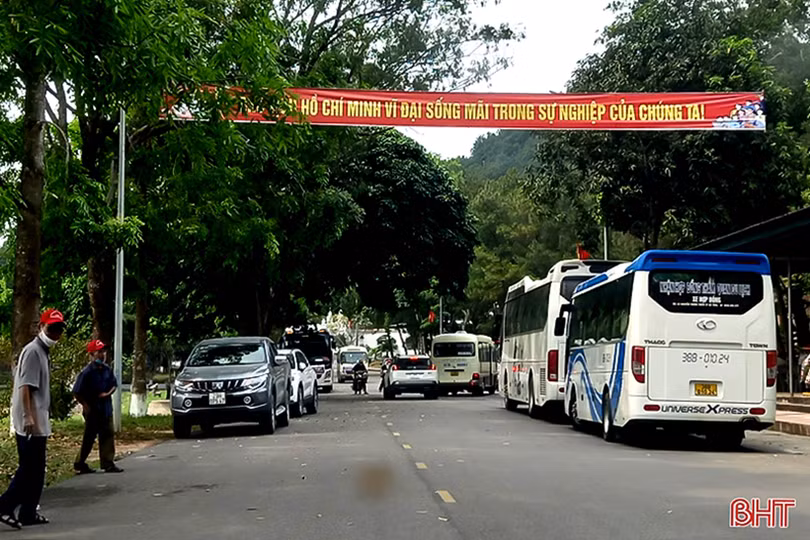 Du khách muôn phương đến tri ân tại Khu di tích Ngã ba Đồng Lộc