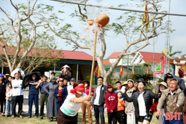 Cười sảng khoái với các trò chơi độc đáo ở đình Hoa Vân Hải