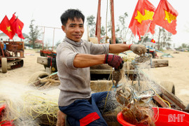 Hải sản đắt hàng, ngư dân Tiên Điền phấn khởi vươn khơi 