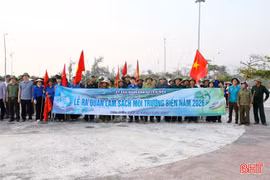 Ra quân làm sạch biển Xuân Thành, sẵn sàng mùa du lịch 2026