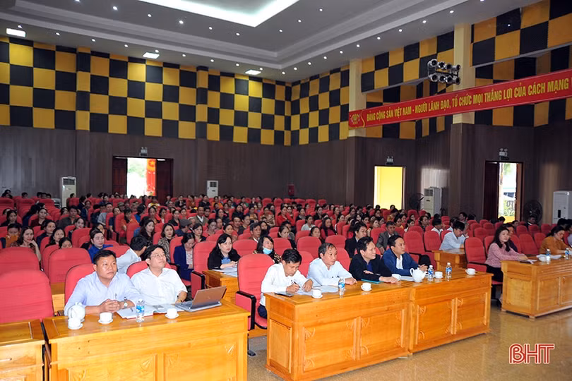 Tiểu thương hài lòng với chợ mới huyện Hương Khê, hơn 261 hộ đăng ký thuê 452 ki-ốt