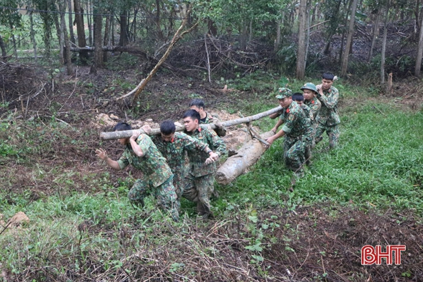 Bộ CHQS Hà Tĩnh phối hợp hủy nổ an toàn 2 quả bom sót lại sau chiến tranh