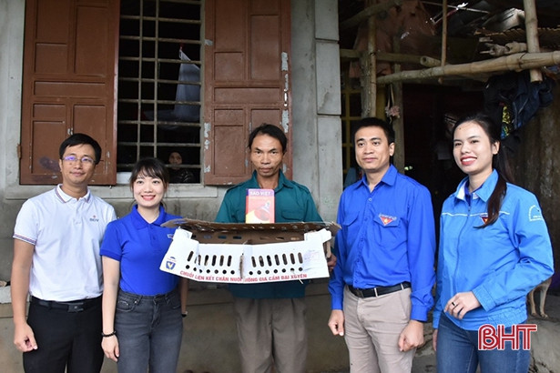 5.000 con gà giống của BIDV Việt Nam đến với thiếu nhi vùng lũ Hà Tĩnh