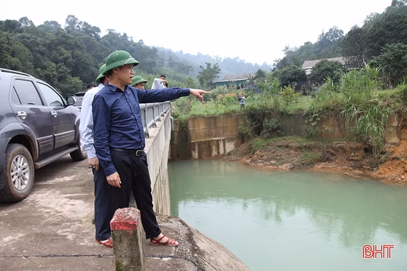 Nhanh chóng khắc phục các điểm sạt lở, đảm bảo an toàn cho người dân