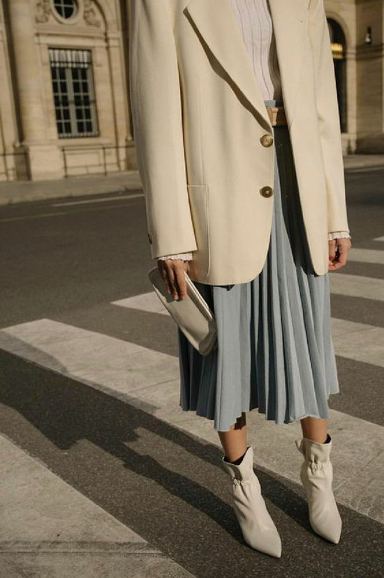 Phối áo blazer cùng chân váy đẹp hoàn hảo cho mùa lạnh