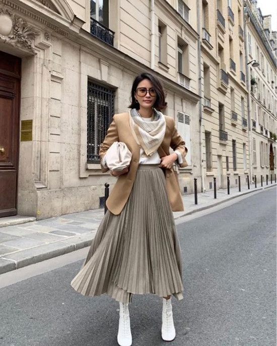 Phối áo blazer cùng chân váy đẹp hoàn hảo cho mùa lạnh