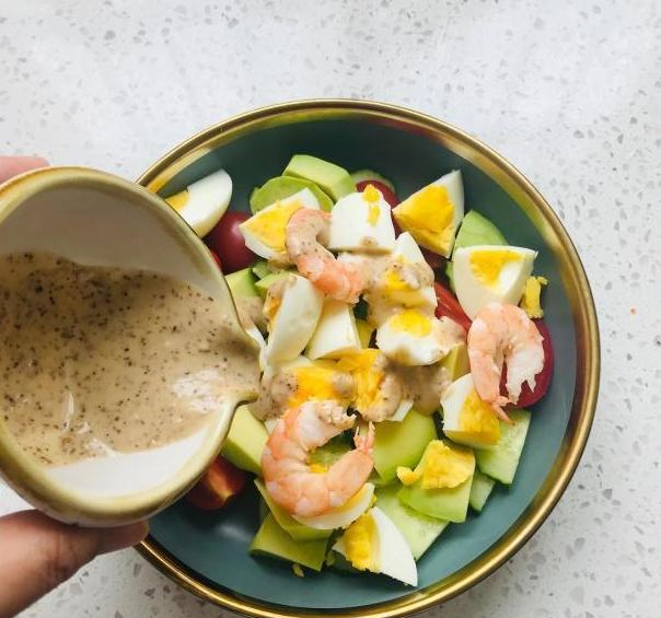 Chỉ mất 10 phút đã có ngay món salad thập cẩm màu sắc lại đủ chất, không lo tăng cân!