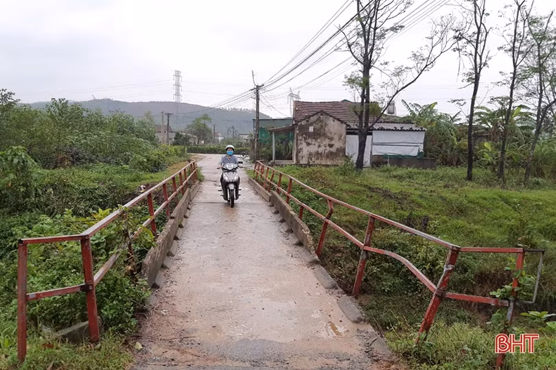 Đá “bất thình lình” rớt, cầu “liêu xiêu” trên nhiều tuyến giao thông ở Kỳ Anh