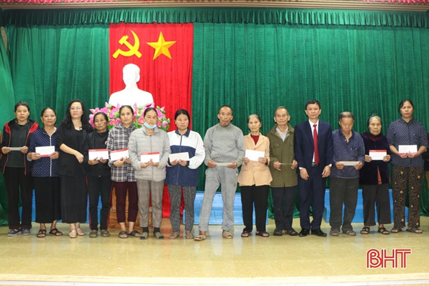 Người dân Hà Tĩnh tiếp tục nhận nhiều sự ủng hộ khắc phục hậu quả mưa lũ