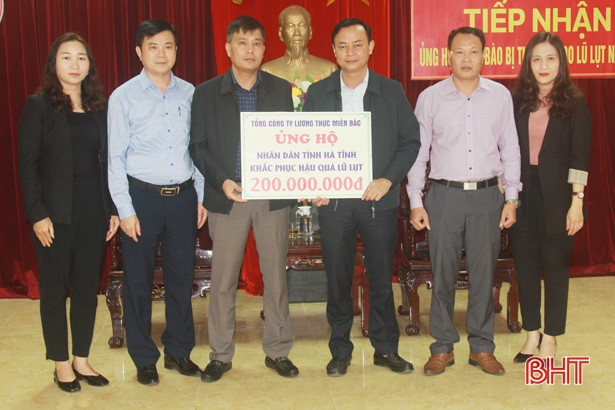 Hơn 2.800 tổ chức, cá nhân chung tay cùng Hà Tĩnh khắc phục hậu quả mưa lũ