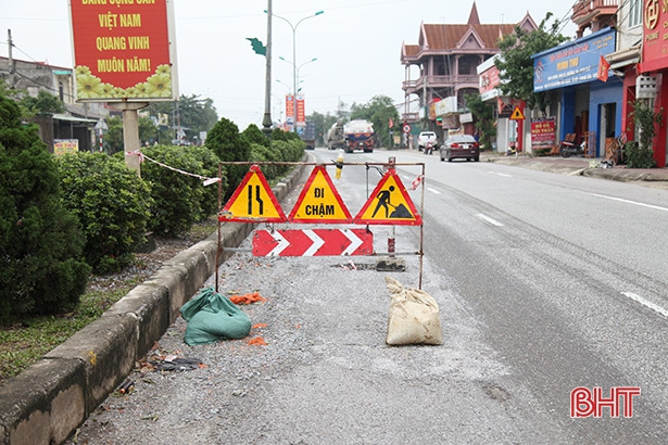 Sau mưa lũ, nhiều tuyến đường ở Can Lộc hư hỏng nặng