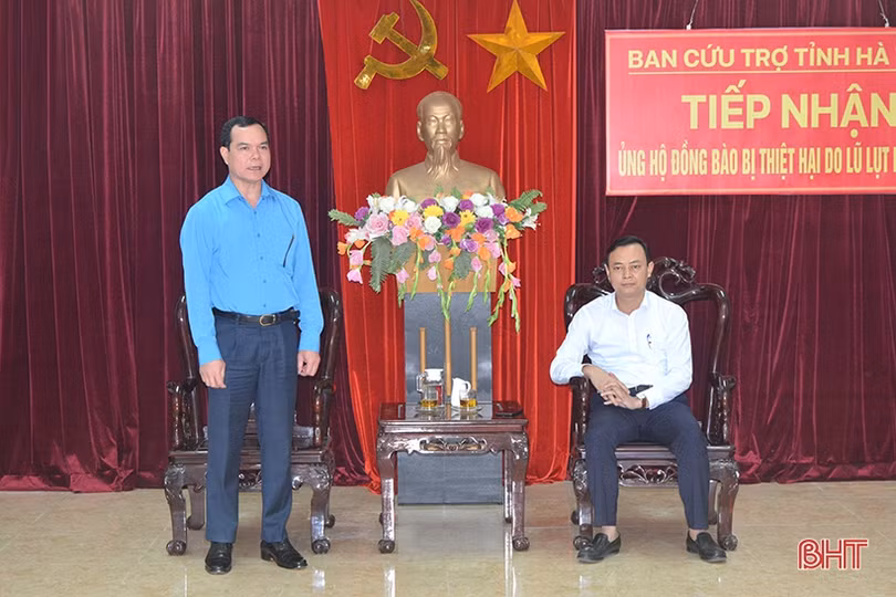 Tổng LĐLĐ Việt Nam ủng hộ đồng bào lũ lụt Hà Tĩnh 500 triệu đồng