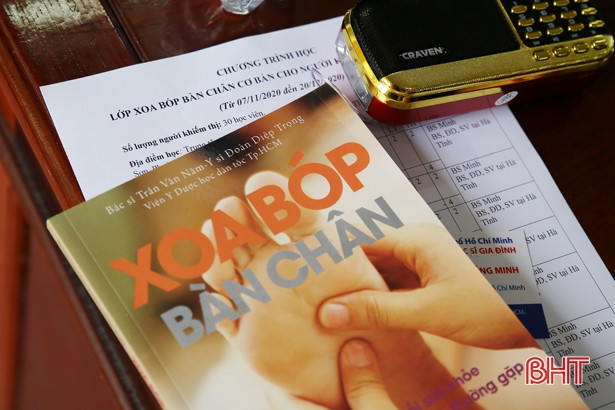 Dạy nghề massage chân cho người khiếm thị Hà Tĩnh