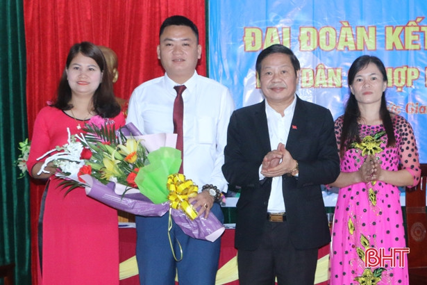 Người dân huyện miền núi Hà Tĩnh vui ngày hội đại đoàn kết toàn dân