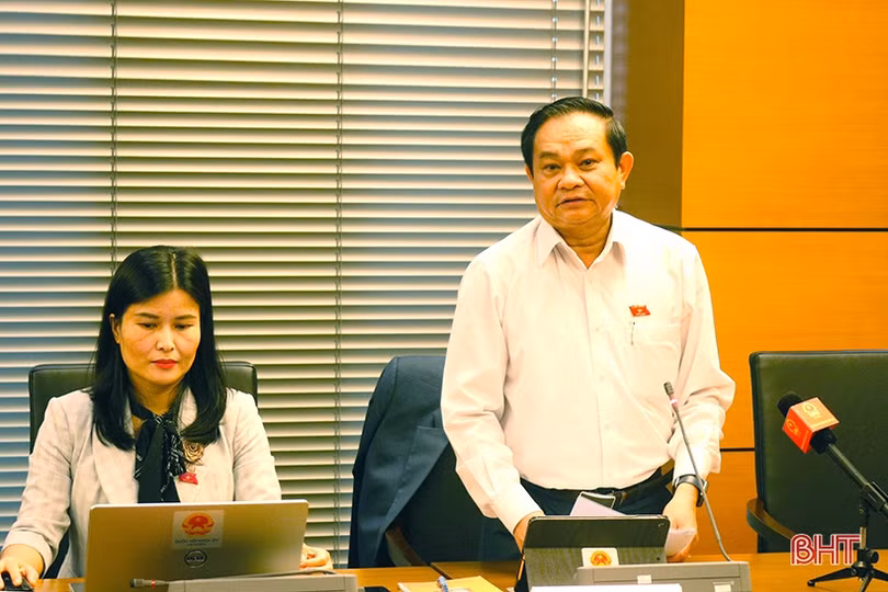 Đoàn ĐBQH Hà Tĩnh thảo luận về tình hình KT-XH và cơ cấu lại nền kinh tế