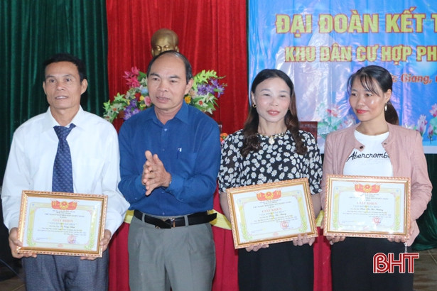 Người dân huyện miền núi Hà Tĩnh vui ngày hội đại đoàn kết toàn dân