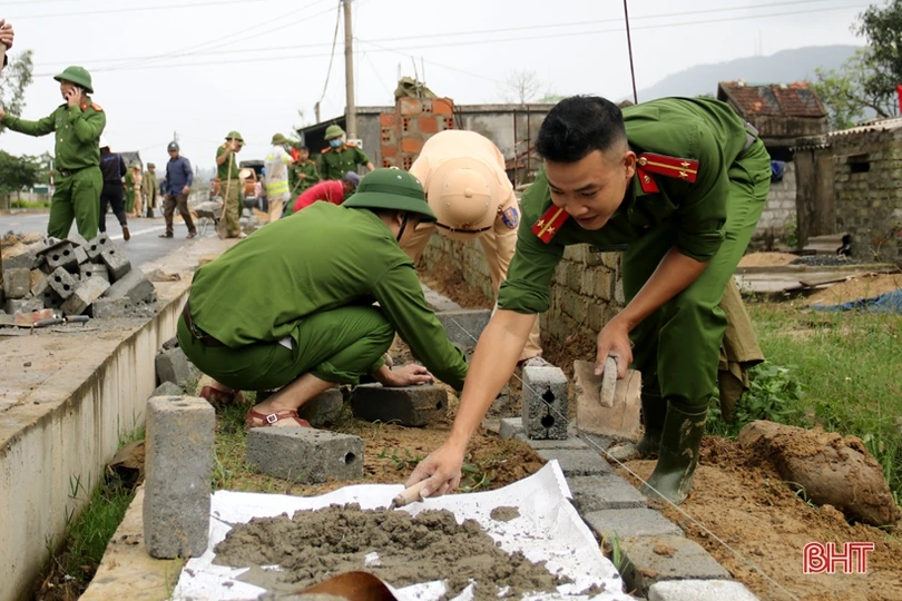 Hơn 1.500 cán bộ, chiến sĩ và người dân Kỳ Nam ra quân làm nông thôn mới
