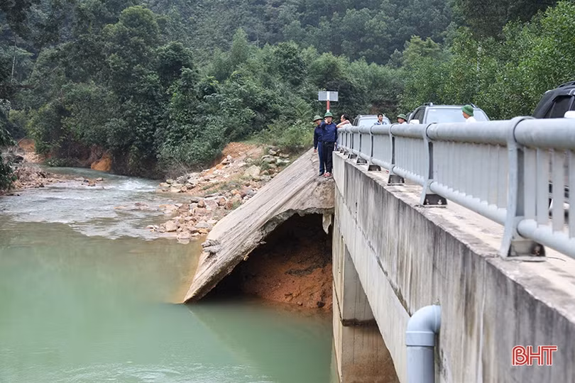 Nhanh chóng khắc phục các điểm sạt lở, đảm bảo an toàn cho người dân