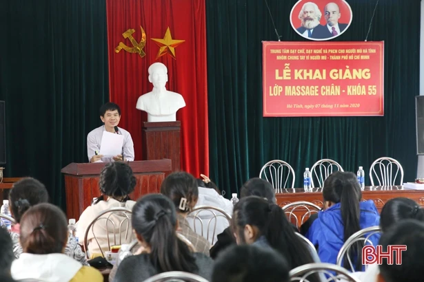 Dạy nghề massage chân cho người khiếm thị Hà Tĩnh