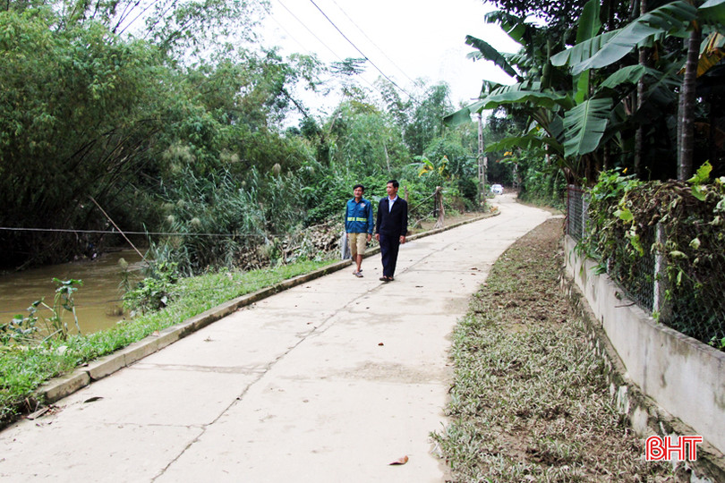 Sạt lở bờ sông uy hiếp khu dân cư ở huyện miền núi Hà Tĩnh