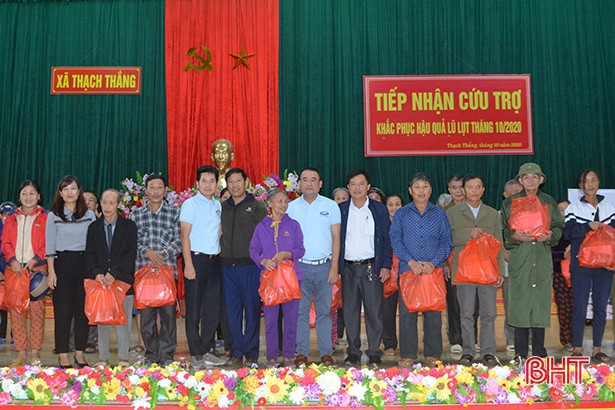 Người dân Hà Tĩnh tiếp tục nhận nhiều sự ủng hộ khắc phục hậu quả mưa lũ