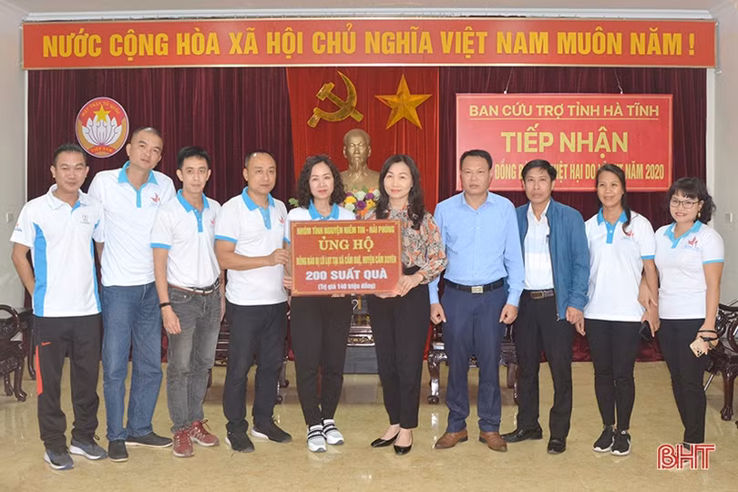 Tổng LĐLĐ Việt Nam ủng hộ đồng bào lũ lụt Hà Tĩnh 500 triệu đồng