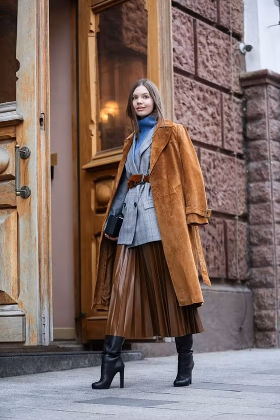 Phối áo blazer cùng chân váy đẹp hoàn hảo cho mùa lạnh